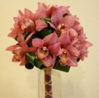 Lila vagy rózsaszínû orchideacsokrot a menyasszonynak!