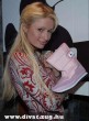 Paris Hilton csizmát vásárol