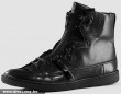Fekete magasszárú cipõ